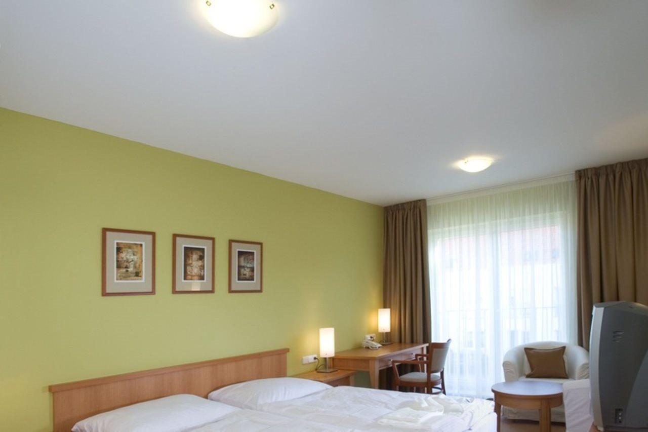 Dolce Villa Прага Экстерьер фото