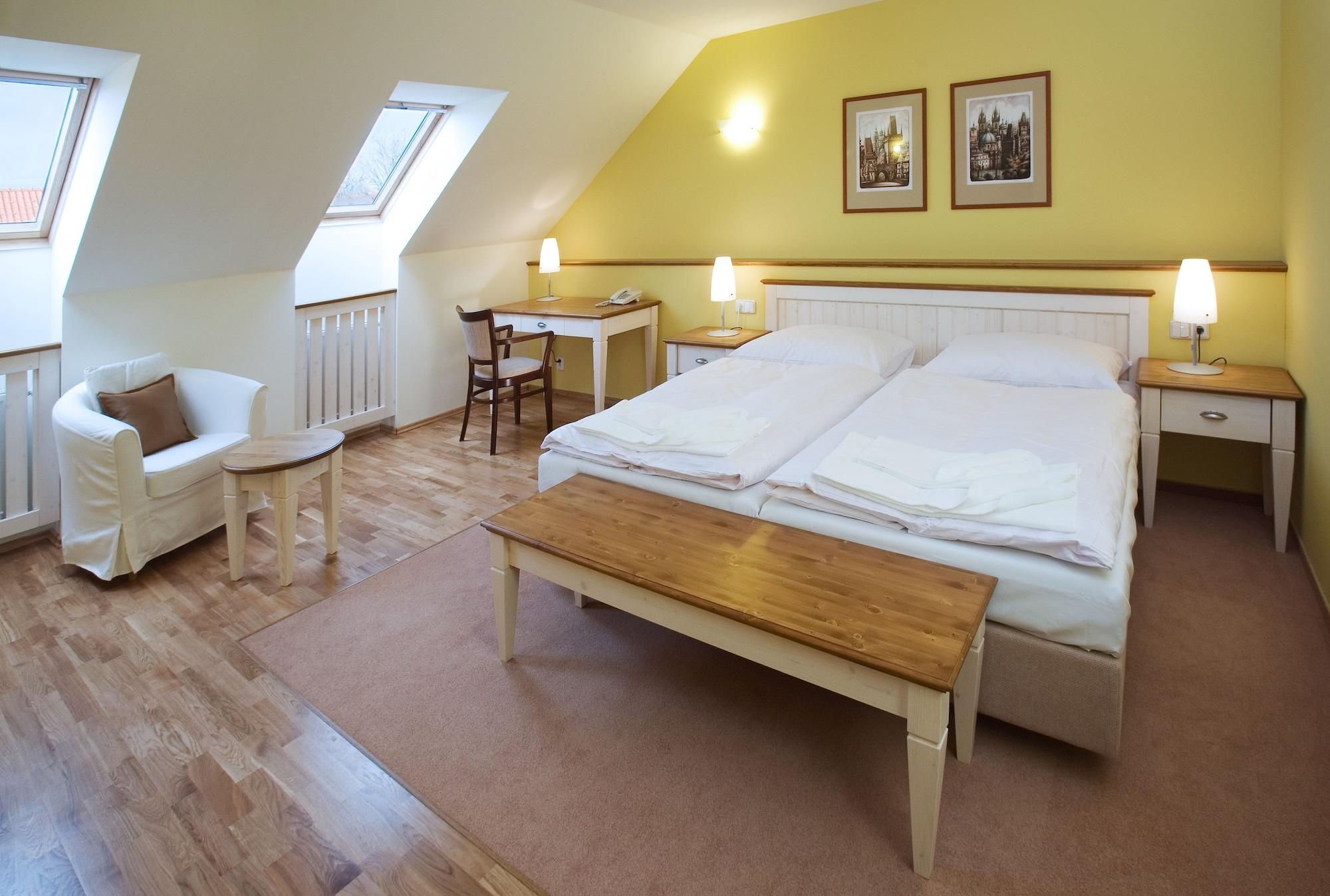 Dolce Villa Прага Экстерьер фото